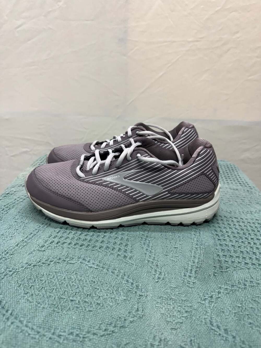 Brooks Addiction Walker Suede Women's Walking Shoes